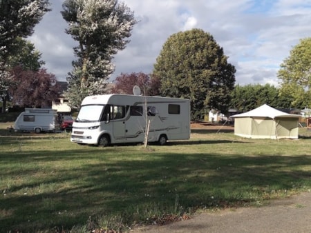 Camping Onlycamp Les Bords de Vienne Camping Onlycamp Les Bords de Vienne