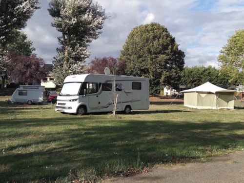 Foto #1 van Camping Onlycamp Les Bords de Vienne