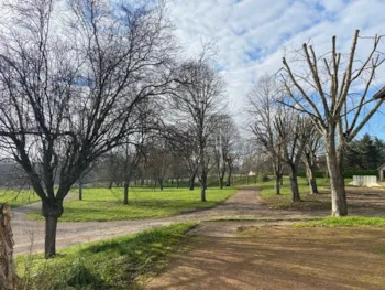 Stellplatz - Camping-Pauschale (Stellplatz, 2 Personen, 1 Fahrzeug) - Camping Onlycamp Les Bords de Vienne