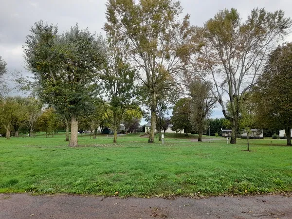 Forfait Camping (Emplacement, 2 Personnes, 1 Véhicule)