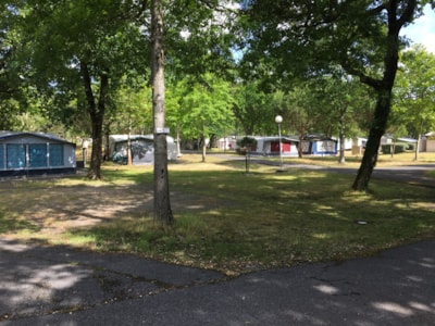 Pitch with electricity (motorhome/caravan)