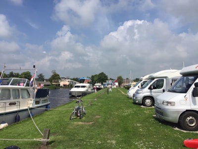 Motor home Pitch by the water — 1