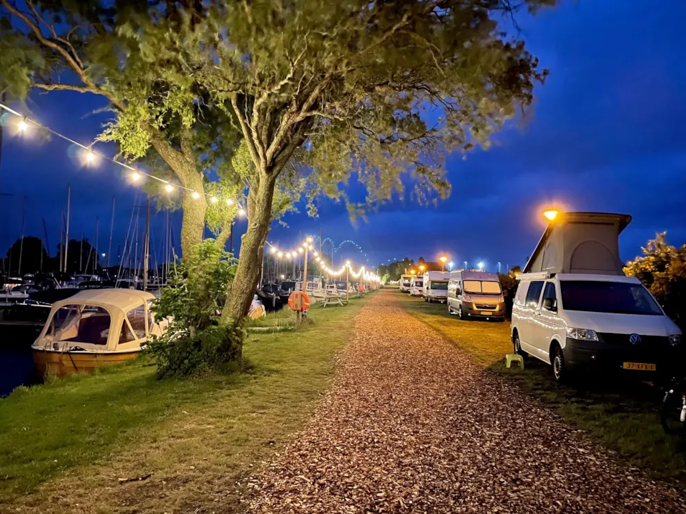 Stellplatz - Stellplatz Wohnmobil Am Hafen - Drijfveer