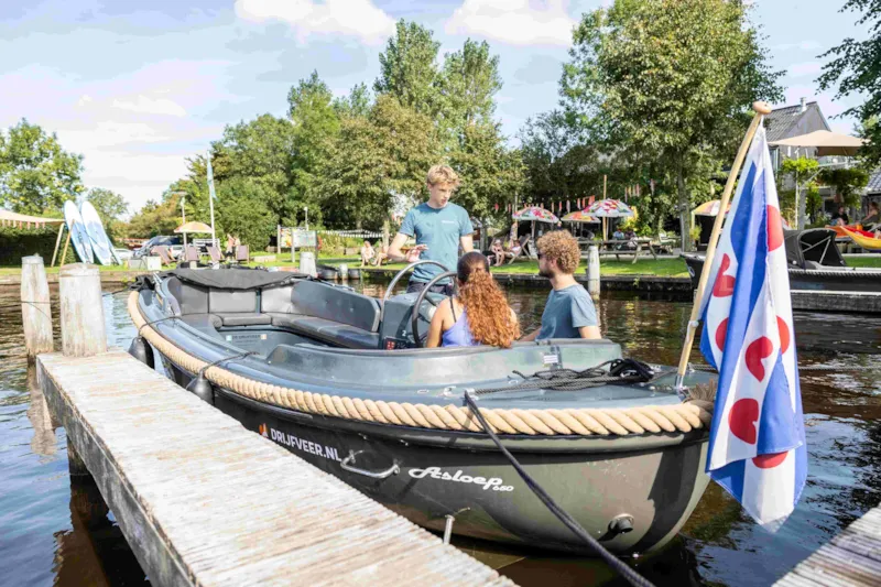 Emplacement Camping-Car Au Bord De L'eau