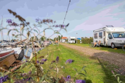 Motor home pitch at the harbor — 2