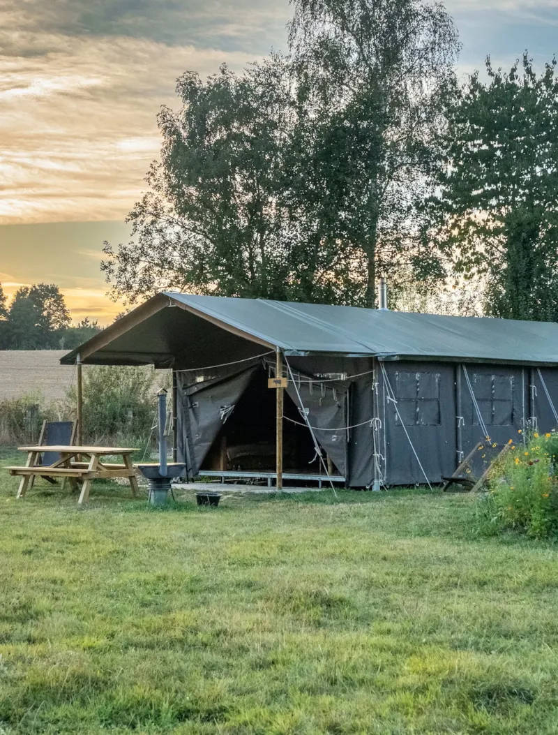 Lodge Champêtre Avec Douche Privée Extérieure