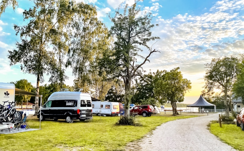Standplaats : caravan of camper