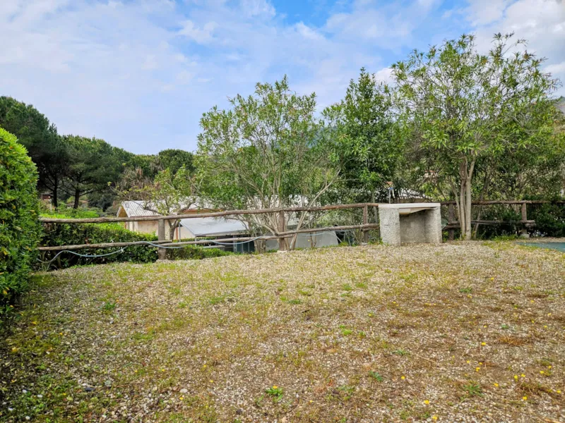 Emplacement Petit Pour Tente (Env. 5 X 4 Mètres)