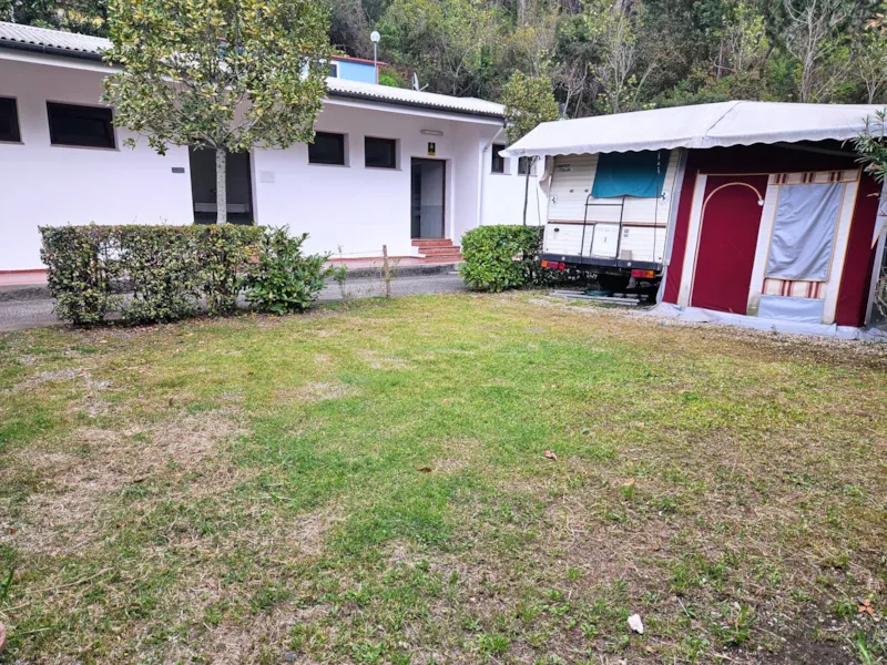 Emplacement Petit Pour Tente (Env. 5 X 4 Mètres)