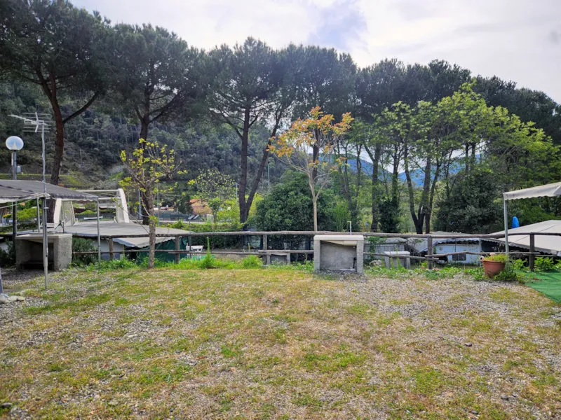 Emplacement Grand Pour Tentes (Env, 5 X 7 Mètres)