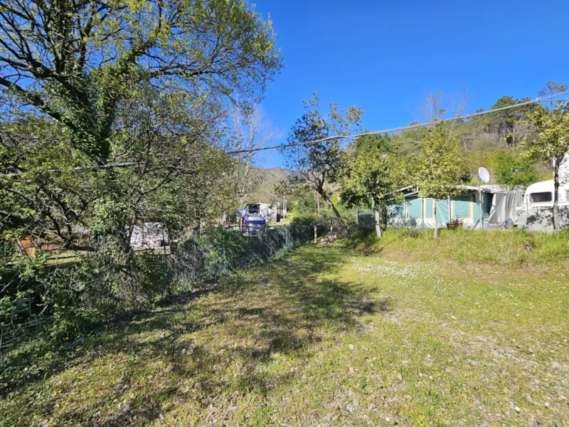 Emplacement Grand Pour Tentes (Env, 5 X 7 Mètres)