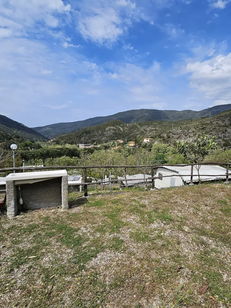 Emplacement Grand Pour Tentes (Env, 5 X 7 Mètres)