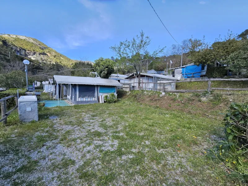 Emplacement Petit Pour Voiture/Van (Véhicule Au Maximum 4 X 1,7 Mètres)