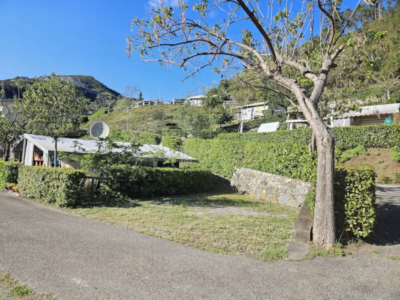 Emplacement Moyen Pour Camping-Car/Caravane (Véhicule Au Max. 6 X 2,4 Mètres)