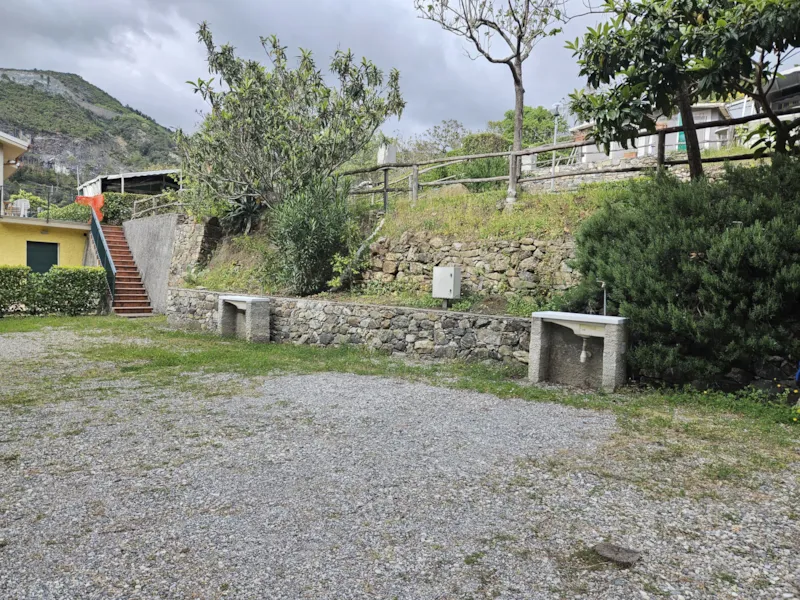 Emplacement Grand Pour Camping-Car/Caravane (Véhicule Au Max. 7 X 2,4  Mètres)