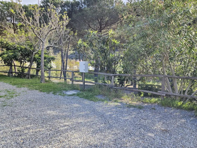 Emplacement Grand Pour Camping-Car/Caravane (Véhicule Au Max. 7 X 2,4  Mètres)