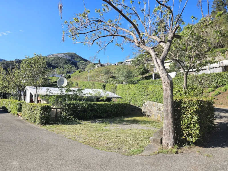 Emplacement Moyen Pour Camping-Car/Caravane (Véhicule Au Max. 6 X 2,4 Mètres)