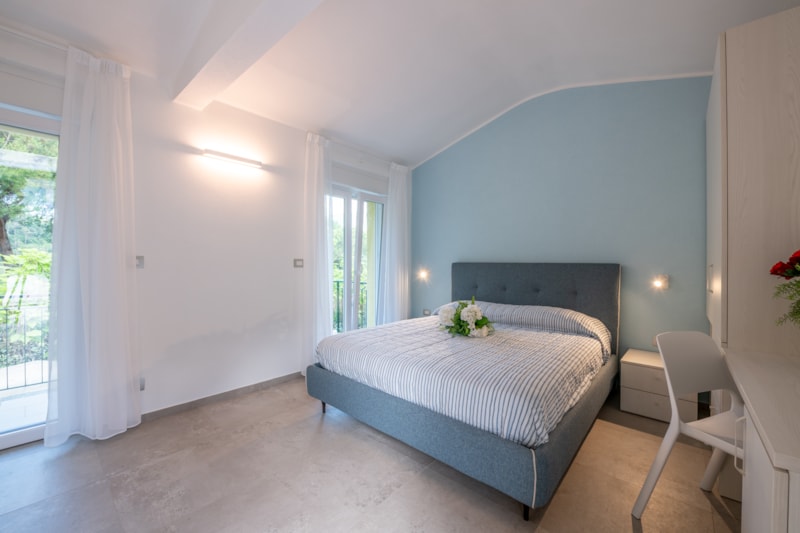 CHAMBRE TRIPLE avec salle de bain privée et terrasse