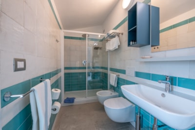 QUADRUPLE ROOM with private bathroom and terrace — 8
