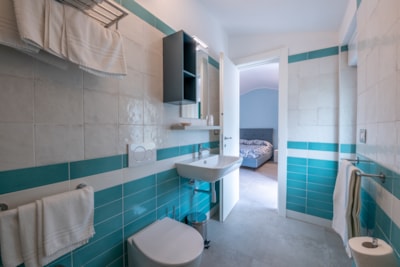 QUADRUPLE ROOM with private bathroom and terrace — 10