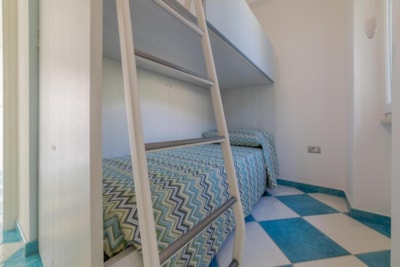 FAMILY APARTMENT — 4