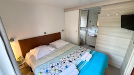 NEBRASKA LUXE MET SPA