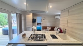 NEBRASKA LUXE MET SPA