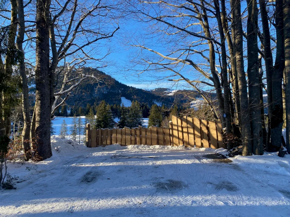 Stellplatz Für Fahrzeug Bis 8,40 M (Schneeketten Erforderlich, Wintervorzelt Aufbaubar)