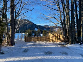 Stellplatz - Stellplatz Für Fahrzeug Bis 8,40 M (Schneeketten Erforderlich, Wintervorzelt Aufbaubar) - Camping und Pension Bergheimat