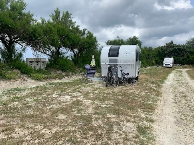 Stellplatz mit Strom für ein Wohnmobil