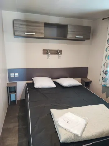 Mietunterkunft - 784 Mobilheim 3 Schlafzimmer - Klimaanlage + Tv -  Sun & Sea - Camping Le Bosc