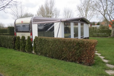 Pitch + caravan