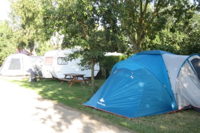 Pitch + caravan