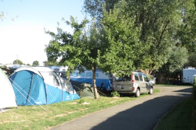 Pitch + caravan