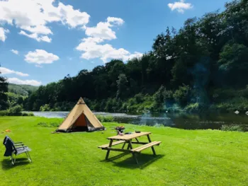Emplacement - Emplacement Camping Confort - Huttopia Vallée de la Semois