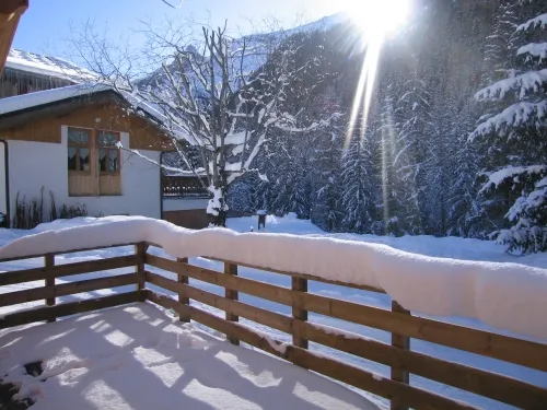 Huuraccommodatie(s) - Gamme Authentique - Chalet Chamois 45M² 3 Kamers + Terras 19M² - image n°3 - Camping Les Lanchettes