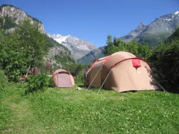 Stellplatz - Stellplatz Confort (1 Zelt, Wohnwagen, Wohnmobil / 1 Auto / Strom 5A) - Camping Les Lanchettes