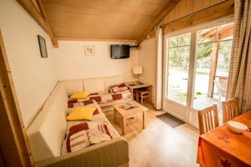 Location - Gamme Découverte - Chalet Bellecote 35M² 2 Chambres + Terrasse 12M² - image n°4 - Camping Les Lanchettes