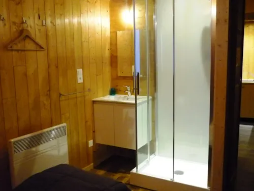 Huuraccommodatie(s) - Gamme Authentique - Chalet Chamois 45M² 3 Kamers + Terras 19M² - image n°10 - Camping Les Lanchettes