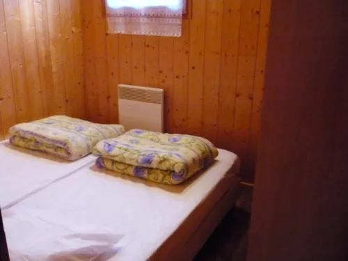Huuraccommodatie(s) - Gamme Authentique - Chalet Chamois 45M² 3 Kamers + Terras 19M² - image n°8 - Camping Les Lanchettes