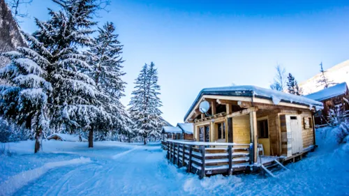 Huuraccommodatie(s) - Gamme Authentique - Chalet Chamois 45M² 3 Kamers + Terras 19M² - image n°2 - Camping Les Lanchettes