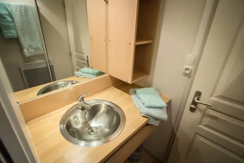 Location - Gamme Découverte - Chalet Bellecote 35M² 2 Chambres + Terrasse 12M² - image n°9 - Camping Les Lanchettes