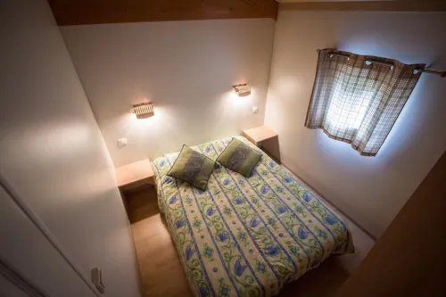 Location - Gamme Découverte - Chalet Bellecote 35M² 2 Chambres + Terrasse 12M² - image n°6 - Camping Les Lanchettes