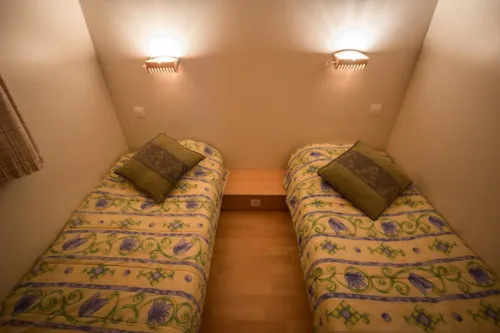 Location - Gamme Découverte - Chalet Bellecote 35M² 2 Chambres + Terrasse 12M² - image n°7 - Camping Les Lanchettes
