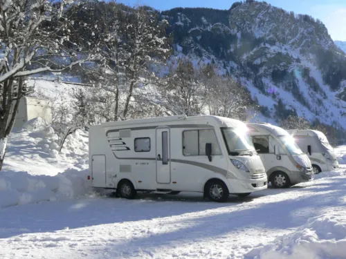 Kampeerplaats(en) - Basisprijs Comfortplaats (1 Tent, Caravan Of Camper / 1 Auto / Elektriciteit 5A) - image n°2 - Camping Les Lanchettes