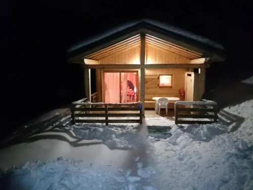 Accommodation - Gamme Authentique - Chalet Ponthurin 35M² 2 Bedrooms + Terrace 15M² - image n°2 - Camping Les Lanchettes