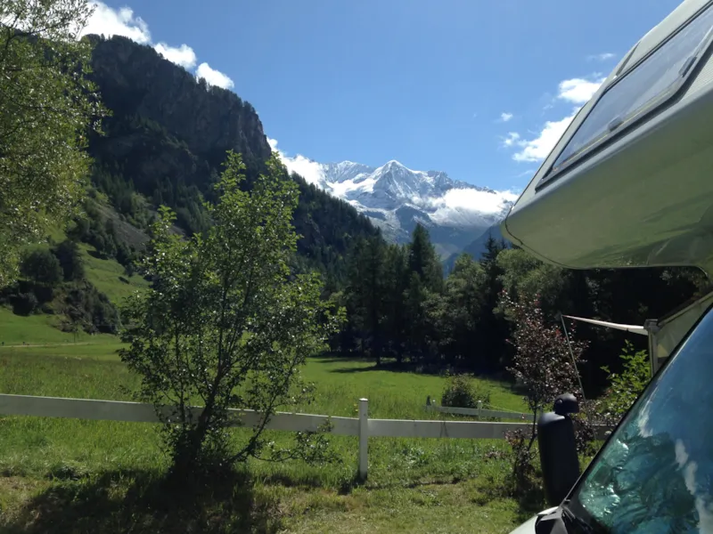 Forfait Confort (1 Tente, Caravane Ou Camping-Car / 1 Voiture / Électricité 5A)