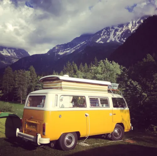 Stellplatz - Stellplatz Confort (1 Zelt, Wohnwagen, Wohnmobil / 1 Auto / Strom 10A) - image n°1 - Camping Les Lanchettes
