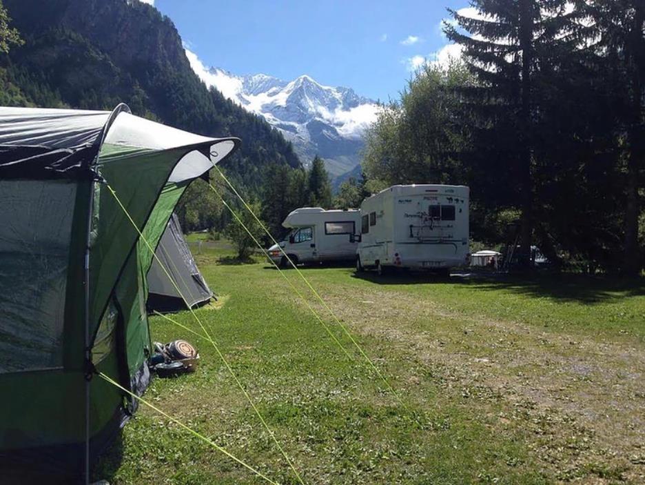 Kampeerplaats - Basisprijs Natuurplaats (1 Tent, Caravan Of Camper / 1 Auto) - Camping Les Lanchettes