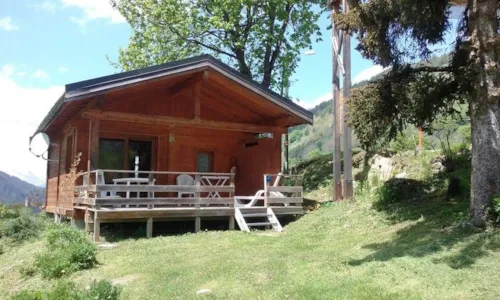 Location - Gamme Tradition - Chalet Vanoise 35M² 2 Chambres + Terrasse 15M² - image n°1 - Camping Les Lanchettes
